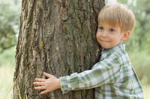 boy-hugging-tree